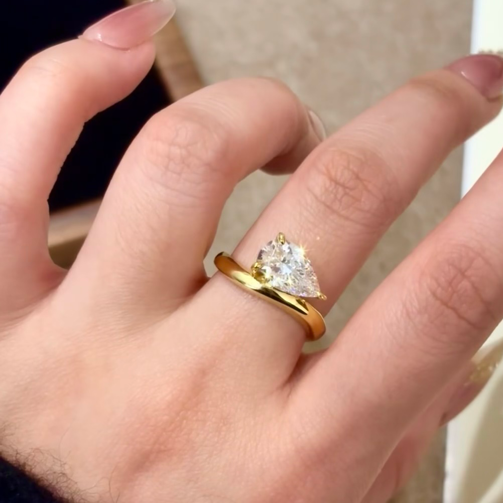 Pear Cut Moissanite Solitaire Ring | 1.5CT 2CT 3CT
